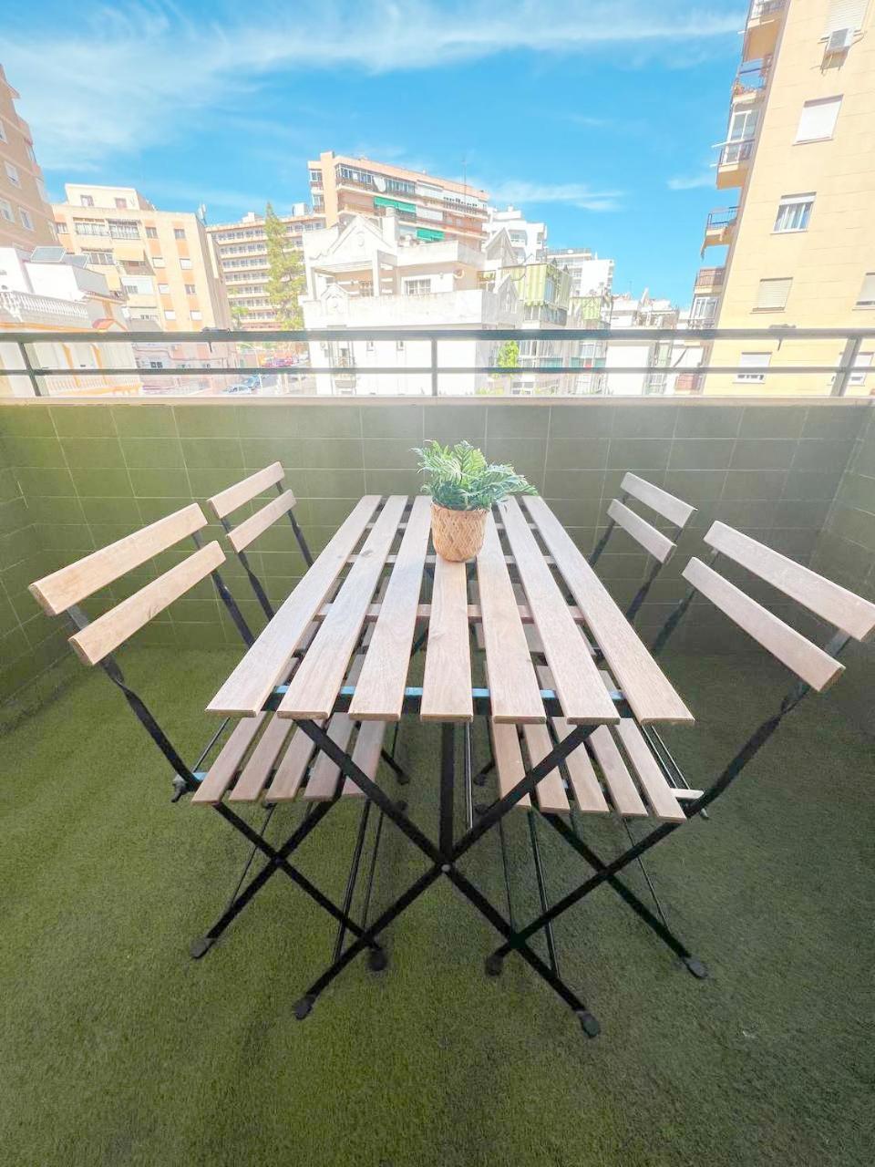 Large & Cozy Centrally Apartment Torremolinos Exterior photo