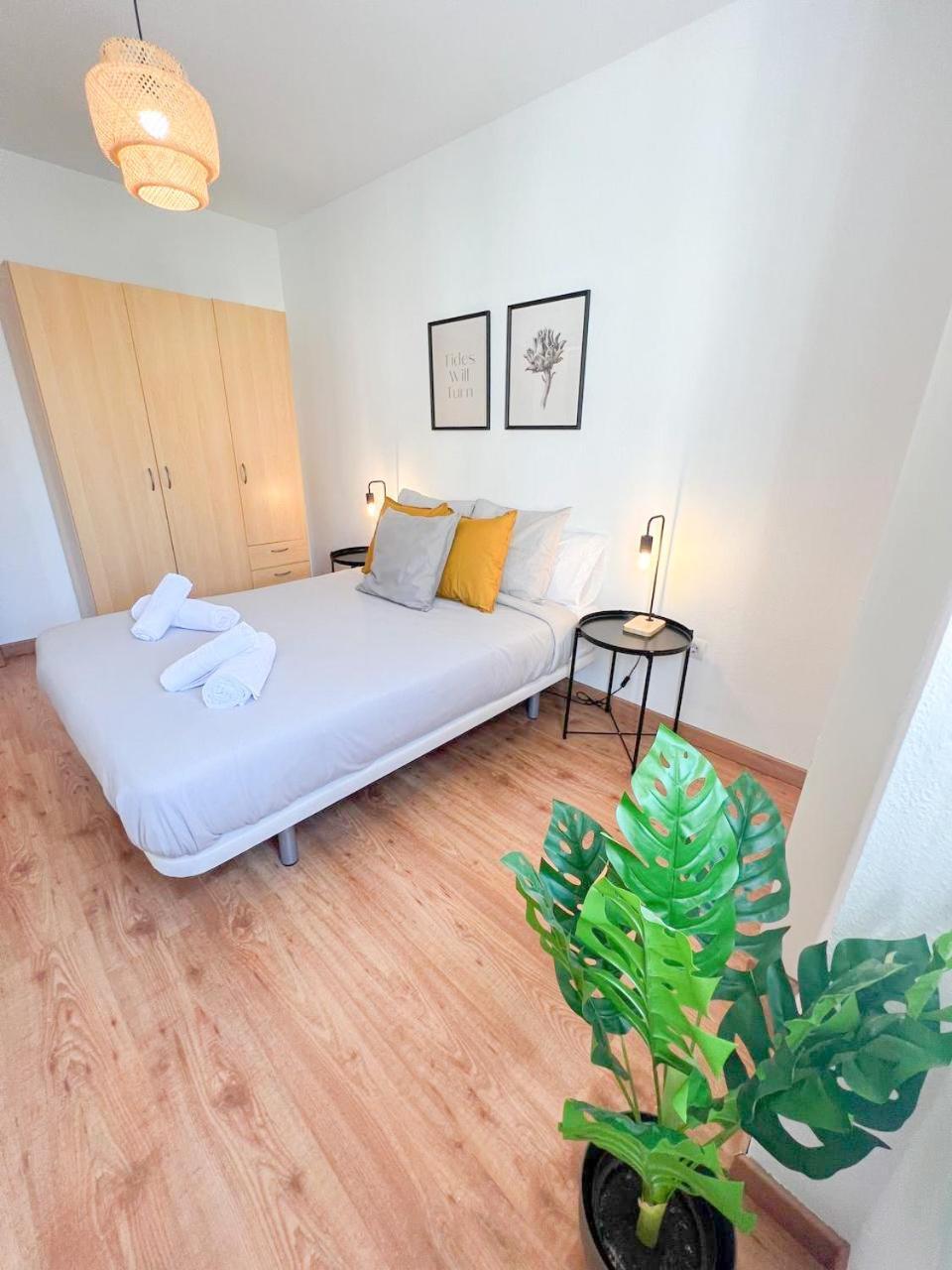 Large & Cozy Centrally Apartment Torremolinos Exterior photo