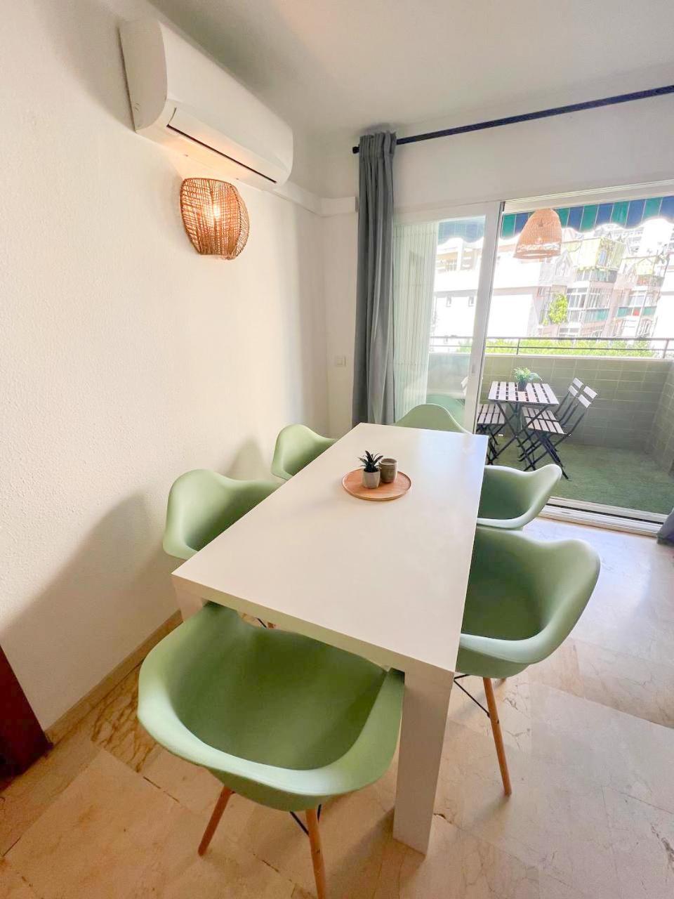 Large & Cozy Centrally Apartment Torremolinos Exterior photo