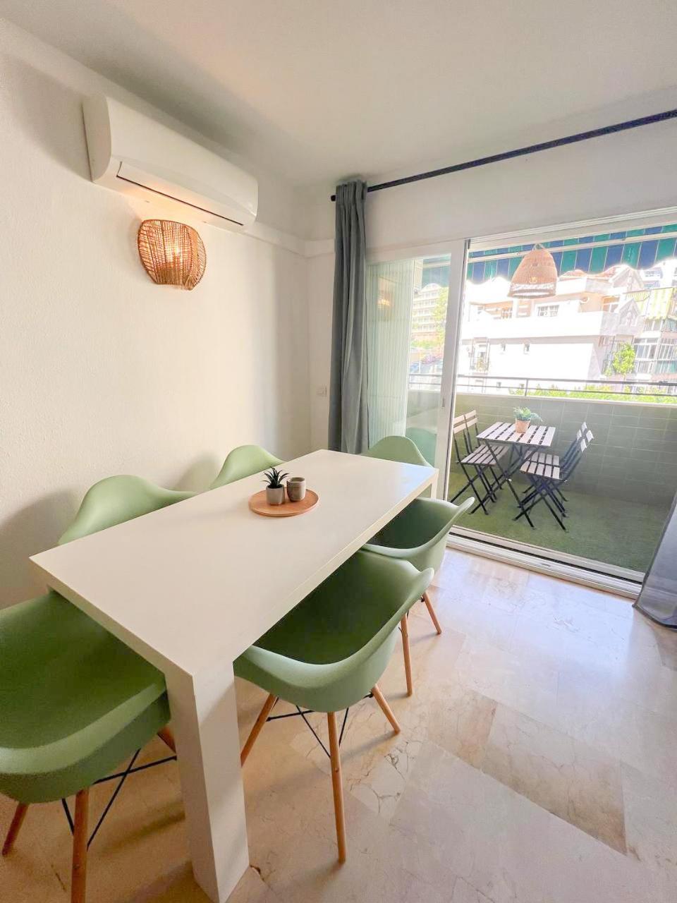 Large & Cozy Centrally Apartment Torremolinos Exterior photo