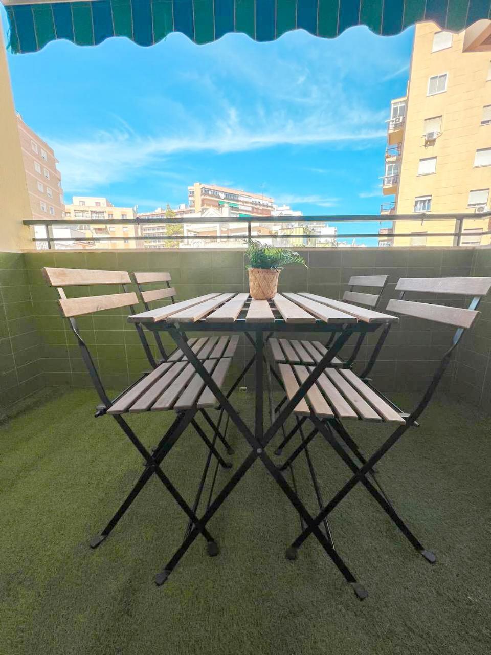 Large & Cozy Centrally Apartment Torremolinos Exterior photo